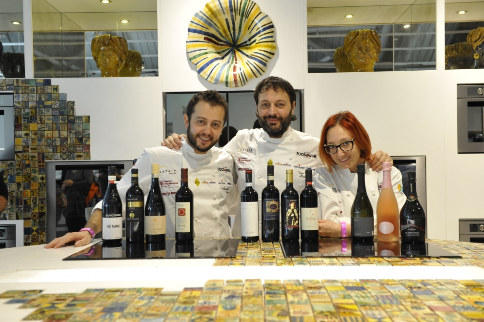 Photogallery






 La sala degustazioni del Roma FOOD&WINE Festival 2014: 200 vini di 59 aziende vinicole













 Da sinistra: Viviana Varese, Cristina Bowerman, Cesare Battisti e Luca Montersino 








 La coda alla vaccinara è caduta nel risotto di Cesare Battisti








Rosemary’s Ceci: Crema di ceci al curry con calamaretti, olio all’estratto di rosmarino e brodo intenso di calamari. Piatto di Viviana Varese








 Agnello & Carciofi di Cristina Bowerman








 Le degustazioni guidate organizzate da Helmuth Koecher













 Da sinistra: Andrea Provenzani, Angelo Sabatelli e Luciano Monosilio








 La mia Sicilia di Andrea Provenzani: Cous cous allo zafferano, ricciola, pesto al finocchietto, limone candito e pistacchi, cipolla al marsala, latte di mandorla








 Angelo Sabatelli: Riso, patate e cozze “secondo il mio punto di vista”








Le Polpette con polenta taragna secondo Luciano Monosilio








 Il trionfo dei salumi dell'Antica Ardenga di Massimo Pezzani








 Il re dei salumi: il Culatello













 La gara eliminatoria del Campionato Mondiale di Pesto genovese al mortaio








 I concorrenti della gara di pesto








 Enrico Panero, chef del ristorante Da Vinci di Eataly Firenze








 Massimo Bottura e il suo magico Compresso Storico








 Il trionfo dei dolci di Luca Montersino, pasticciere di Golosi di Salute ad Alba (Cuneo)








 Il compromesso storico di Massimo Bottura








 Zuppa di Plinio di Daniele Usai: Zuppa di pesce locale con estratto di pino mugo e pinoli








 L'omaggio al pesto di Enrico Panero: Trenette pesto e patate








 Le presentazioni degli chef al Tavolo dei 10 Fortunati








 Gli chef Niko Romito, Agostino Iacobucci e Massimiliano Mascia








 L'Uovo in raviolo "San Domenico" con burro di malga, Grana Padano Riserva e tartufo bianco di Massimiliano Mascia








Il Coniglio in scapece preparato dai cuochi di Spazio a Eataly Roma, il progetto della Niko Romito Formazione








 Il famosissimo Babà di Agostino Iacobucci








 Le degustazioni dei vini










