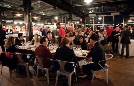 Galleria fotografica






Birreria è all'ultimo piano del palazzo che ospita Eataly, sotto le stelle di Manhattan








I cuochi della cena di Identità New York day 1: da sinistra, Gina De Palma, Mark Ladner, Massimo Bottura, Carlo Cracco, Mario Batali, Davide Scabin








I main sponsors di Identità New York danno il benvenuto agli ospiti della cena in Birreria: Grana Padano, Acqua Panna e S.Pellegrino, Lavazza, Mirafiore Fontanafredda e Monograno Felicetti





