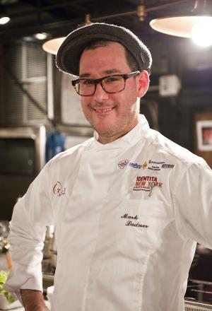 Galleria fotografica






Birreria è all'ultimo piano del palazzo che ospita Eataly, sotto le stelle di Manhattan








I cuochi della cena di Identità New York day 1: da sinistra, Gina De Palma, Mark Ladner, Massimo Bottura, Carlo Cracco, Mario Batali, Davide Scabin








I main sponsors di Identità New York danno il benvenuto agli ospiti della cena in Birreria: Grana Padano, Acqua Panna e S.Pellegrino, Lavazza, Mirafiore Fontanafredda e Monograno Felicetti








165 i coperti complessivi. La cena inizia con un aperitivo a base di Grana Padano Riserva oltre 24 mesi, Bruschetta con olio extravergine d’oliva Ceraudo e nei calici vino MO Mionetto Prosecco di Valdobbiadene Superiore Docg








Mark Ladner e Alex Pilas, head chef di Eataly








Duo Masterchefs: Carlo Cracco e Joe Bastianich








L'impiatto dell'Aragosta fredda con purè di pomodori, ravanelli serpente e zabaione di grano d’autunno di Batali








Da sinistra: Paolo Marchi, Mario Batali, il patron di Eataly Oscar Farinetti e Elisabetta Serraiotto, responsabile marketing e comunicazione di Grana Padano








In primo piano, Oscar Farinetti e l'assessore Franco D'Alfonso








Antipasto: Aragosta fredda con purè di pomodori, ravanelli serpente e zabaione di grano d’autunno di Batali








Matteo Monti, Davide Scabin e Alex Piras








Minestrone disidratato con spaghettone Felicetti di Davide Scabin








Carlo Cracco








Claudio Ceroni di Magenta Bureau e Massimo Bottura








Baccalà in salsa alla Vicentina di Carlo Cracco








Massimo Bottura








Spin Painted Veal, not grilled - filetto cotto nel carbone e olio affumicato di Massimo Bottura













Ancora Massimo Bottura a spiegare il piatto tra i tavoli








Alle spalle di tutti, si intravede l'assessore al Commercio e Attività produttive del Comune di Milano Franco D'Alfonso








Mark Ladner








Mario Batali








Elisabetta Serraiotto di Grana Padano (a sinistra) e Marilisa Allegrini dell'azienda Allegrini








Giancarlo Perbellini e Joe Bastianich








Cracco e Bottura








Gina DePalma, autrice del dolce








Torta di mascarpone d’acero con mele, mele cotogne, fichi di DePalma










