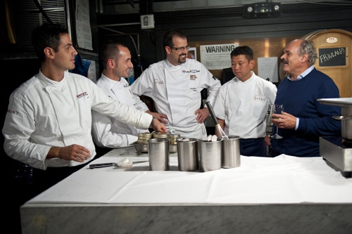 Galleria fotografica






Con Lidia Bastianich (al centro), i protagonisti della seconda e ultima cena di Identità New York, terza edizione: da sinistra, Antonio Guida, Pino Lavarra, Francesco Apreda, Fortunato Nicotra, Cesare Casella e Alex Pilas








I main sponsors di Identità New York danno il benvenuto agli ospiti della cena in Birreria: Grana Padano, Acqua Panna e S.Pellegrino, Lavazza, Mirafiore Fontanafredda e Monograno Felicetti





