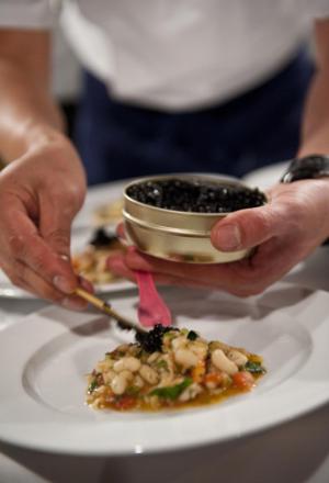 Galleria fotografica






Con Lidia Bastianich (al centro), i protagonisti della seconda e ultima cena di Identità New York, terza edizione: da sinistra, Antonio Guida, Pino Lavarra, Francesco Apreda, Fortunato Nicotra, Cesare Casella e Alex Pilas








I main sponsors di Identità New York danno il benvenuto agli ospiti della cena in Birreria: Grana Padano, Acqua Panna e S.Pellegrino, Lavazza, Mirafiore Fontanafredda e Monograno Felicetti








Domenico Della Salandra, Francesco Apreda, Antonio Guida, Alex Pilas e Oscar Farinetti








165 i coperti complessivi. La cena inizia con un aperitivo a base di Grana Padano Riserva oltre 24 mesi, Bruschetta con olio extravergine d’oliva Ceraudo e nei calici vino MO Mionetto Prosecco di Valdobbiadene Superiore Docg








A sinistra Fortunato Nicotra, al centro Cesare Casella








Paolo Marchi, Antonio Guida, Francesco Apreda








Domenico Della Salandra, assistente chef di Identità








L'Insalata di aragosta, fagioli toscani e caviale nero Calvisius di Cesare Casella





