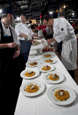 Galleria fotografica






Con Lidia Bastianich (al centro), i protagonisti della seconda e ultima cena di Identità New York, terza edizione: da sinistra, Antonio Guida, Pino Lavarra, Francesco Apreda, Fortunato Nicotra, Cesare Casella e Alex Pilas








I main sponsors di Identità New York danno il benvenuto agli ospiti della cena in Birreria: Grana Padano, Acqua Panna e S.Pellegrino, Lavazza, Mirafiore Fontanafredda e Monograno Felicetti








Domenico Della Salandra, Francesco Apreda, Antonio Guida, Alex Pilas e Oscar Farinetti








165 i coperti complessivi. La cena inizia con un aperitivo a base di Grana Padano Riserva oltre 24 mesi, Bruschetta con olio extravergine d’oliva Ceraudo e nei calici vino MO Mionetto Prosecco di Valdobbiadene Superiore Docg








A sinistra Fortunato Nicotra, al centro Cesare Casella








Paolo Marchi, Antonio Guida, Francesco Apreda








Domenico Della Salandra, assistente chef di Identità








L'Insalata di aragosta, fagioli toscani e caviale nero Calvisius di Cesare Casella








Il tocco di Calvisius








Cesare Casella








La Birreria di Eataly





