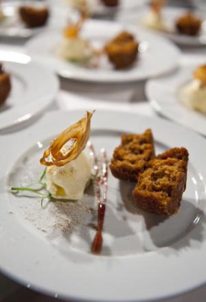 Galleria fotografica






Con Lidia Bastianich (al centro), i protagonisti della seconda e ultima cena di Identità New York, terza edizione: da sinistra, Antonio Guida, Pino Lavarra, Francesco Apreda, Fortunato Nicotra, Cesare Casella e Alex Pilas








I main sponsors di Identità New York danno il benvenuto agli ospiti della cena in Birreria: Grana Padano, Acqua Panna e S.Pellegrino, Lavazza, Mirafiore Fontanafredda e Monograno Felicetti








Domenico Della Salandra, Francesco Apreda, Antonio Guida, Alex Pilas e Oscar Farinetti








165 i coperti complessivi. La cena inizia con un aperitivo a base di Grana Padano Riserva oltre 24 mesi, Bruschetta con olio extravergine d’oliva Ceraudo e nei calici vino MO Mionetto Prosecco di Valdobbiadene Superiore Docg








A sinistra Fortunato Nicotra, al centro Cesare Casella








Paolo Marchi, Antonio Guida, Francesco Apreda








Domenico Della Salandra, assistente chef di Identità








L'Insalata di aragosta, fagioli toscani e caviale nero Calvisius di Cesare Casella








Il tocco di Calvisius








Cesare Casella








La Birreria di Eataly








Cesare Casella e Antonio Guida








Il Risotto mantecato alla puttanesca, sgombro marinato al cedro - riso Riserva San Massimo mantecato con passata di pomodoro bio Oilalà - e Grana Padano 9-16 mesi di Francesco Apreda








Francesco Apreda








Antonio Guida, Fortunato Nicotra e Cesare Casella








Nasello, brandade di baccala, salsa suprema al fegato del nasello, salsa shiso e caviale Calvisius di Antonio Guida













Costolette d'agnello, preludio al piatto di Pino Lavarra








A sinistra, Pino Lavarra e Francesco Apreda








Pino Lavarra e Francesco Apreda








L'Agnello in crosta di rosolio, cracker e terrina al popcorn di Pino Lavarra








Fortunato Nicotra e Alessandro Stefoni, sous chef di Francesco Apreda








Alex Pilas








Apreda, Guida, Bastianich e Lavarra








Finitura del dessert...





