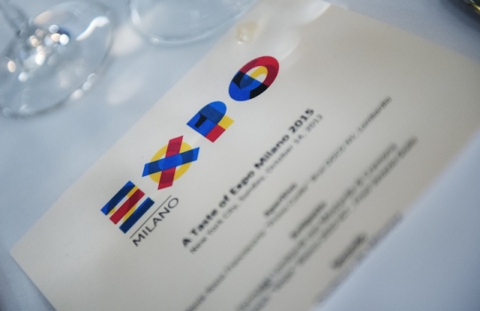 Galleria fotograficaIn primo piano a destra l'ad di Expo 2015, Giuseppe Sala. Al tavolo con lui, c'erano&nbsp;Stefano Gatti della direzione Affari Internazionali di&nbsp;Expo, Maria Sacconi di Alitalia, Renato Bassi del&nbsp;Monte dei Paschi di Siena, il&nbsp;Console Generale d&rsquo;Italia a New York&nbsp;Natalia Quintavalle,&nbsp;Dorothy Hamilton dell'International Culinary Center, il presidente di Alma Enzo Malanca, Mitchell Davis di&nbsp;James Beard Foundation e&nbsp;Massimiliano Cattozzi di Intesa San PaoloDa sinsitra, Vittoria Beria, relazioni internazionali Expo 2015; Antonio Lucarelli, dell'Italian Trade Commission New York, Elisabetta Serraiotto del Consorzio Grana Padano e&nbsp;Riccardo Felicetti, presidente Unione pastai italianiSecondo da destra,  Clement Vachon,&nbsp;relazioni, eventi e comunicazione S.PellegrinoAl tavolo con l'assessore alle Attivit&agrave; produttive del Comune di Milano Franco D'Alfonso, Chiara Lamera,&nbsp;relazioni internazionali&nbsp;Expo Milano 2015 &nbsp;e i giornalisti Julia Della Croce del New York Times e Washington Post;&nbsp;Sharon Kapnick di Time e Food & Wine,&nbsp;Charles e Michelle Scicolone, di I-Italy,&nbsp;Bon Appetit e Food & Wine e Carla Frank di&nbsp;Cooking LightCon Alfredo Zini,&nbsp;vicepresidente Fipe, al centro, anche Ajai e Michelle Zecha di Aman Resorts, Carlo Tunioli presidente di Benetton Usa, Sabato Sorrentino del Consolato generale d'Italia a New York e il vicepresidente di&nbsp;Italian Business and Investment Initiative Gianluca GallettoCon Paolo e Luisa Marchi di Identit&agrave; Golose, Marina Gillespie di Expo Milano 2015, Sarah Murray del Financial Times,&nbsp;Barbara Mathias di&nbsp;Food Arts magazine,&nbsp;Laurie Werner di Forbes,&nbsp;Sylvie Bigar del New York Times e&nbsp;Francine Segan di NYT e Food Arts
&nbsp;Da sinistra, Sara Peirone di Lavazza, Paola Jovinelli e Claudio Ceroni di MagentaBureau e&nbsp;Vittoria Beria, Expo Milano 2015Massimo Bottura, chef dell'Osteria Francescana di Modena e Oscar Farinetti, patron di EatalyAl Manzo di Eataly, un menu tutto milanese, con Risotto e ossobuco su tutto