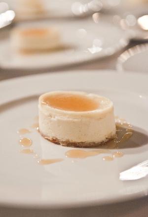 Galleria fotografica






Birreria è all'ultimo piano del palazzo che ospita Eataly, sotto le stelle di Manhattan








I cuochi della cena di Identità New York day 1: da sinistra, Gina De Palma, Mark Ladner, Massimo Bottura, Carlo Cracco, Mario Batali, Davide Scabin








I main sponsors di Identità New York danno il benvenuto agli ospiti della cena in Birreria: Grana Padano, Acqua Panna e S.Pellegrino, Lavazza, Mirafiore Fontanafredda e Monograno Felicetti








165 i coperti complessivi. La cena inizia con un aperitivo a base di Grana Padano Riserva oltre 24 mesi, Bruschetta con olio extravergine d’oliva Ceraudo e nei calici vino MO Mionetto Prosecco di Valdobbiadene Superiore Docg








Mark Ladner e Alex Pilas, head chef di Eataly








Duo Masterchefs: Carlo Cracco e Joe Bastianich








L'impiatto dell'Aragosta fredda con purè di pomodori, ravanelli serpente e zabaione di grano d’autunno di Batali








Da sinistra: Paolo Marchi, Mario Batali, il patron di Eataly Oscar Farinetti e Elisabetta Serraiotto, responsabile marketing e comunicazione di Grana Padano








In primo piano, Oscar Farinetti e l'assessore Franco D'Alfonso








Antipasto: Aragosta fredda con purè di pomodori, ravanelli serpente e zabaione di grano d’autunno di Batali








Matteo Monti, Davide Scabin e Alex Piras








Minestrone disidratato con spaghettone Felicetti di Davide Scabin








Carlo Cracco








Claudio Ceroni di Magenta Bureau e Massimo Bottura








Baccalà in salsa alla Vicentina di Carlo Cracco








Massimo Bottura








Spin Painted Veal, not grilled - filetto cotto nel carbone e olio affumicato di Massimo Bottura













Ancora Massimo Bottura a spiegare il piatto tra i tavoli








Alle spalle di tutti, si intravede l'assessore al Commercio e Attività produttive del Comune di Milano Franco D'Alfonso








Mark Ladner








Mario Batali








Elisabetta Serraiotto di Grana Padano (a sinistra) e Marilisa Allegrini dell'azienda Allegrini








Giancarlo Perbellini e Joe Bastianich








Cracco e Bottura








Gina DePalma, autrice del dolce





