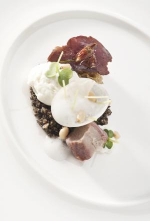 Galleria fotograficaLo stand del Trentino a Identit&agrave; Milano 2012Lo staff dello stand Trentino
Paolo Donei, chef del ristorante Malga Panna a Moena (Trento), relatore sul palco di Identit&agrave; Golose marted&igrave; 7 febbraio 2012
&nbsp;Il primo piatto presentatato da Donei: Spalla di agnello da latte ai fiori di montagna &nbsp;Il Riso affumicato con pancia di maialino e aria di latte al pino mugo di Paolo DoneiLo stand del Trentino a Identit&agrave; Golose
Alessandro Gilmozzi, il secondo relatore trentino sul palco di Identit&agrave; Golose marted&igrave; 7 febbraio 2012. Suo il ristorante El Molin a Cavalese (Trento)
&nbsp;