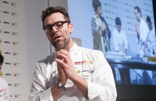 Galleria fotografica






Attovagliati a Identità di Sala, Mariella Cedroni e Massimo Bottura





