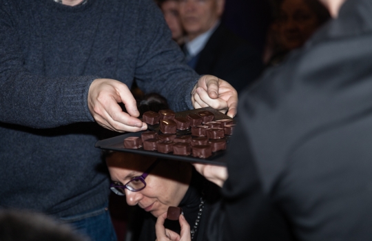 Galleria fotografica






Attovagliati a Identità di Sala, Mariella Cedroni e Massimo Bottura








Renato Bosco








Seconda edizione di Identità di Pizza








Lello Ravagnan da Chirignago








Beppe Palmieri, glocal di sala













Rossella Gardini, Gianluca Biscalchin, Roberta Schira e Paolo Marchi








Rossella Gardini








Gianluca Biscalchin, Gianluca Fusto e Carla Icardi





