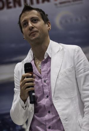 Galleria fotograficaHangar Bicocca, via Chiese 2, Milano. Per la prima volta teatro della presentazione della Guida di Identit&agrave;, &egrave; uno spazio polifunzionale nato nel 2004 dalla riconversione a spazio d&rsquo;arte contemporanea di un ex stabilimento appartenuto alla BredaAperto da gioved&igrave; a domenica, dalle 11 alle 23L'Hangar &egrave; anche HB Kids, programma di attivit&agrave; concepito apposta per i bimbi dai 12 ai 14 anni e le loro famiglie&nbsp;I Sette Palazzi Celesti di Anselm Kiefer, mostra permanente dell'HangarCon le permanenti, anche splendide mostre temporanee come Unidisplay di Carsten Nicolai, a&nbsp;cura di Chiara Bertola e Andrea LissoniSedie in attesa della conferenza di Identit&agrave;Claudio Scavizzi, regista di produzione, Magenta BureauRiunione pre-conferenza: Cinzia Benzi, colonna commerciale di Identit&agrave; Golose e Paolo MarchiAll'accoglienza: Annalisa Bianchi ed Elisa Pella di Magenta BureauClaudio Ceroni, presidente di Magenta Bureau, l'altra met&agrave; di Identit&agrave; GolosePaolo Marchi, l'altra met&agrave; di Identit&agrave; Golose, curatore della GuidaMain sponsorCarlo Cracco, ristorante CraccoOre 10.30, la sala inizia lentamente a riempirsiOre 11, la sala &egrave; gremita. In foto si riconoscono, da sinistra, Lorenzo Cogo, Fabio Pisani,&nbsp;Antonio Santini, Stefania Moroni, Gennaro Esposito, Mario Peqini, Alessandro NegriniTarsia Trevisan, giornalista di Class Life e splendida conduttrice della giornataFabio Barbaglini, da poco al timone della gloriosa Antica Osteria del Ponte di Cassinetta di Lugagnano (Milano)Carlo CraccoLuigi Taglienti, Trussardi alla ScalaChicco Cerea, Da Vittorio a Brusaporto (Bergamo)Anna Maschio, Bonaventura MaschioPadre Maurizio, Opera di San FrancescoGabriele Zanatta, caporedattore della GuidaAndrea Apreda, chef dell'Imago dell'Hotel Hassler e volto di Identit&agrave; New York, 12-14 ottobre prossimiElisabetta Serraiotto, responsabile Marketing & Comunicazione del Consorzio Grana Padano tra Claudio Ceroni e Paolo MarchiAl centro, Beniamino Nespor ed Eugenio Roncoroni de Al Mercato, MilanoSilvio Salmoiraghi dell'Acquerello di Fagnano Olona (Varese), Sorpresa dell'annoFederico De Cesare Viola, giornalista dell'annoMauro Mattei del Piazza Duomo d'Alba (Cn), Sommelier dell'annoAlessandro Pipero, Pipero al Rex, Roma, ma&icirc;tre dell'annoMezzo Christian Milone...