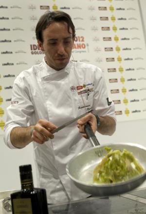 Galleria fotograficaLorenzo Cogo d'El Coq di Marano Vicentino (foto Michele Bella)Aurora Mazzucchelli del Marconi&nbsp;di Sasso Marconi (Bologna) e Viviana Varese di Alice a Milano&nbsp;(foto Michele Bella)In primo piano il giovane Daniel Berlin, cuoco di Malmoe in Svezia. Alle sue spalle, il giornalista connazionale Mattias Kroon&nbsp;(foto Michele Bella)Sandra Ciciriello, donna di sala e recruiting pesce di Alice a Milano&nbsp;(foto Michele Bella)Antonia Klugmann del Ridotto a Venezia con la giornalista Errica Tamani (di spalle, foto Michele Bella)Enrico Panero di Eataly a Genova (foto Michele Bella)Iside De Cesare della Parolina di Acquapendente (Viterbo)&nbsp;(foto Michele Bella)Sergio Humada, cuoco catalano dell'Alma di Barcellona&nbsp;(foto Michele Bella)Stevie Parle del Dock Kitchen di Londra&nbsp;(foto Michele Bella)Franco Aliberti, cuoco dell'Osteria Francescana di Modena, dialoga con il giornalista Carlo Passera (foto Michele Bella)Marianna Vitale (a destra) con la sua assistente. Al centro, la giornalista e presentatrice dell'intera giornata di Identit&agrave; Donna&nbsp;Errica Tamani (foto&nbsp;Michele Bella)Chiara Patracchini, pasticcera della Credenza di San Maurizio Canavese (Torino)&nbsp;(foto&nbsp;Michele Bella)
&nbsp;Andrea Aprea del Vun del Park Hyatt&nbsp;di Milano (foto&nbsp;Michele Bella)Nino Di Costanzo del Mosaico dell'Hotel Terme Manzi di Ischia (Napoli). Alle sue spalle, la giornalista Eleonora Cozzella (foto&nbsp;Michele Bella)
&nbsp;