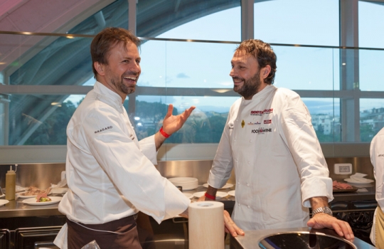 Galleria fotografica






I dolci di Luca Montersino e Gianluca Esposito


















Grana Padano








Luca Montersino, goloso di salute








Ian D'Agata, in piedi, e Fabio Turchetti, protagonisti delle degustazioni








Fontalloro protagonista tra i vini


















Gianluca Esposito, ristorante Italia di Eataly Roma








Moreno Cedroni, Madonnina del Pescatore a Senigallia (Ancona)








Arcangelo Dandini, L'Arcangelo, Roma Prati








Ugo Alciati, Guido a Serralunga d'Alba (Cuneo)








Da sinistra: Ugo Alciati, Moreno Cedroni, Nicola Farinetti, Arcangelo Dandini, Luca Montersino e Gianluca Esposito. Nascosto, Massimo Sola








Alessandra Rotondi, Paolo Marchi, Helmuth Koecher


















Il vitello tonnato di Ugo Alciati








Il Baccalà con salsa di cardamomo, rosa e finocchio di Moreno Cedroni





