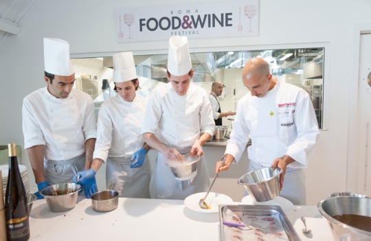 Galleria fotografica






I dolci di Luca Montersino e Gianluca Esposito


















Grana Padano








Luca Montersino, goloso di salute








Ian D'Agata, in piedi, e Fabio Turchetti, protagonisti delle degustazioni








Fontalloro protagonista tra i vini


















Gianluca Esposito, ristorante Italia di Eataly Roma








Moreno Cedroni, Madonnina del Pescatore a Senigallia (Ancona)








Arcangelo Dandini, L'Arcangelo, Roma Prati








Ugo Alciati, Guido a Serralunga d'Alba (Cuneo)








Da sinistra: Ugo Alciati, Moreno Cedroni, Nicola Farinetti, Arcangelo Dandini, Luca Montersino e Gianluca Esposito. Nascosto, Massimo Sola








Alessandra Rotondi, Paolo Marchi, Helmuth Koecher


















Il vitello tonnato di Ugo Alciati








Il Baccalà con salsa di cardamomo, rosa e finocchio di Moreno Cedroni








Luca Montersino e Ugo Alciati








Il Pollo alla romana di Arcangelo Dandini








Moreno Cedroni








Acqua Panna e S.Pellegrino








Claudio Ceroni da Birra Moretti








Emanuele Scarello, Agli Amici, Godia (Udine)








Heinz Beck, La Pergola, Roma








Marianna Vitale, Sud, Quarto (Napoli)








Beck in posa








Marianna Vitale, Heinz Beck, Massimo Sola, Emanuele Scarello e Gianluca Esposito








Alessandra Rotondi, Paolo Marchi, Helmut Koecher, Claudio Ceroni








Marianna Vitale...








... e la sua Cheese cake di baccalà profumato al finocchietto con ceci, pomodori confit e buccia di limone








Il Pollo, patate, limone e caffè di Emanuele Scarello





