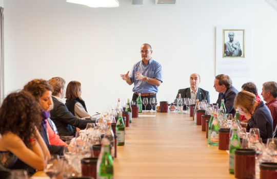 Galleria fotografica






I dolci di Luca Montersino e Gianluca Esposito


















Grana Padano








Luca Montersino, goloso di salute








Ian D'Agata, in piedi, e Fabio Turchetti, protagonisti delle degustazioni








Fontalloro protagonista tra i vini


















Gianluca Esposito, ristorante Italia di Eataly Roma








Moreno Cedroni, Madonnina del Pescatore a Senigallia (Ancona)








Arcangelo Dandini, L'Arcangelo, Roma Prati








Ugo Alciati, Guido a Serralunga d'Alba (Cuneo)








Da sinistra: Ugo Alciati, Moreno Cedroni, Nicola Farinetti, Arcangelo Dandini, Luca Montersino e Gianluca Esposito. Nascosto, Massimo Sola








Alessandra Rotondi, Paolo Marchi, Helmuth Koecher


















Il vitello tonnato di Ugo Alciati








Il Baccalà con salsa di cardamomo, rosa e finocchio di Moreno Cedroni








Luca Montersino e Ugo Alciati








Il Pollo alla romana di Arcangelo Dandini








Moreno Cedroni








Acqua Panna e S.Pellegrino








Claudio Ceroni da Birra Moretti








Emanuele Scarello, Agli Amici, Godia (Udine)








Heinz Beck, La Pergola, Roma








Marianna Vitale, Sud, Quarto (Napoli)








Beck in posa








Marianna Vitale, Heinz Beck, Massimo Sola, Emanuele Scarello e Gianluca Esposito








Alessandra Rotondi, Paolo Marchi, Helmut Koecher, Claudio Ceroni








Marianna Vitale...








... e la sua Cheese cake di baccalà profumato al finocchietto con ceci, pomodori confit e buccia di limone








Il Pollo, patate, limone e caffè di Emanuele Scarello













Il Tonno grigliato con gelatina di vitello alle erbe di Heinz Beck








Birra Moretti








In primo piano, Cinzia Benzi di Magenta Bureau





