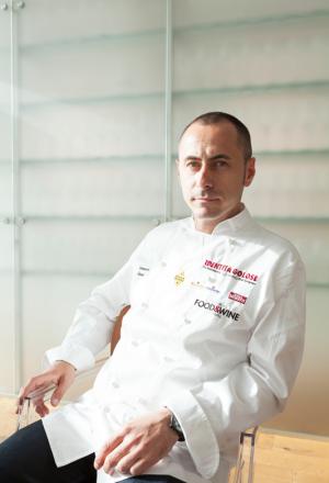 Galleria fotografica






I dolci di Luca Montersino e Gianluca Esposito


















Grana Padano








Luca Montersino, goloso di salute








Ian D'Agata, in piedi, e Fabio Turchetti, protagonisti delle degustazioni








Fontalloro protagonista tra i vini


















Gianluca Esposito, ristorante Italia di Eataly Roma








Moreno Cedroni, Madonnina del Pescatore a Senigallia (Ancona)








Arcangelo Dandini, L'Arcangelo, Roma Prati








Ugo Alciati, Guido a Serralunga d'Alba (Cuneo)








Da sinistra: Ugo Alciati, Moreno Cedroni, Nicola Farinetti, Arcangelo Dandini, Luca Montersino e Gianluca Esposito. Nascosto, Massimo Sola








Alessandra Rotondi, Paolo Marchi, Helmuth Koecher


















Il vitello tonnato di Ugo Alciati








Il Baccalà con salsa di cardamomo, rosa e finocchio di Moreno Cedroni








Luca Montersino e Ugo Alciati








Il Pollo alla romana di Arcangelo Dandini








Moreno Cedroni








Acqua Panna e S.Pellegrino








Claudio Ceroni da Birra Moretti








Emanuele Scarello, Agli Amici, Godia (Udine)








Heinz Beck, La Pergola, Roma








Marianna Vitale, Sud, Quarto (Napoli)








Beck in posa








Marianna Vitale, Heinz Beck, Massimo Sola, Emanuele Scarello e Gianluca Esposito








Alessandra Rotondi, Paolo Marchi, Helmut Koecher, Claudio Ceroni








Marianna Vitale...








... e la sua Cheese cake di baccalà profumato al finocchietto con ceci, pomodori confit e buccia di limone








Il Pollo, patate, limone e caffè di Emanuele Scarello













Il Tonno grigliato con gelatina di vitello alle erbe di Heinz Beck








Birra Moretti








In primo piano, Cinzia Benzi di Magenta Bureau








Nicola Trabucchi e il Falerno








Helmuth Köcher















