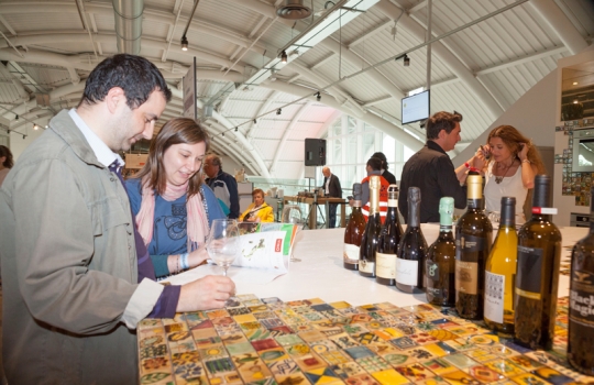 Galleria fotografica






I dolci di Luca Montersino e Gianluca Esposito


















Grana Padano








Luca Montersino, goloso di salute








Ian D'Agata, in piedi, e Fabio Turchetti, protagonisti delle degustazioni








Fontalloro protagonista tra i vini


















Gianluca Esposito, ristorante Italia di Eataly Roma








Moreno Cedroni, Madonnina del Pescatore a Senigallia (Ancona)








Arcangelo Dandini, L'Arcangelo, Roma Prati








Ugo Alciati, Guido a Serralunga d'Alba (Cuneo)








Da sinistra: Ugo Alciati, Moreno Cedroni, Nicola Farinetti, Arcangelo Dandini, Luca Montersino e Gianluca Esposito. Nascosto, Massimo Sola








Alessandra Rotondi, Paolo Marchi, Helmuth Koecher


















Il vitello tonnato di Ugo Alciati








Il Baccalà con salsa di cardamomo, rosa e finocchio di Moreno Cedroni








Luca Montersino e Ugo Alciati








Il Pollo alla romana di Arcangelo Dandini








Moreno Cedroni








Acqua Panna e S.Pellegrino








Claudio Ceroni da Birra Moretti








Emanuele Scarello, Agli Amici, Godia (Udine)








Heinz Beck, La Pergola, Roma








Marianna Vitale, Sud, Quarto (Napoli)








Beck in posa








Marianna Vitale, Heinz Beck, Massimo Sola, Emanuele Scarello e Gianluca Esposito








Alessandra Rotondi, Paolo Marchi, Helmut Koecher, Claudio Ceroni








Marianna Vitale...








... e la sua Cheese cake di baccalà profumato al finocchietto con ceci, pomodori confit e buccia di limone








Il Pollo, patate, limone e caffè di Emanuele Scarello













Il Tonno grigliato con gelatina di vitello alle erbe di Heinz Beck








Birra Moretti








In primo piano, Cinzia Benzi di Magenta Bureau








Nicola Trabucchi e il Falerno








Helmuth Köcher


















Francesco Apreda, Imago dell'Hotel Hassler, Roma








Elisa Pella di Magenta Bureau e Davide Scabin, Combal.zero, Rivoli (Torino)








Scabin con Daria Abbondi di Magenta Bureau








Il Cous cous al curry indiano, abbacchio alla brace inversa e fluido di pasta al pomodoro di Francesco Apreda








Davide Scabin





