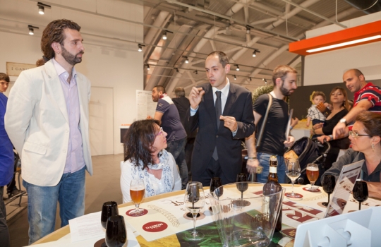 Galleria fotografica






I dolci di Luca Montersino e Gianluca Esposito


















Grana Padano








Luca Montersino, goloso di salute








Ian D'Agata, in piedi, e Fabio Turchetti, protagonisti delle degustazioni








Fontalloro protagonista tra i vini


















Gianluca Esposito, ristorante Italia di Eataly Roma








Moreno Cedroni, Madonnina del Pescatore a Senigallia (Ancona)








Arcangelo Dandini, L'Arcangelo, Roma Prati








Ugo Alciati, Guido a Serralunga d'Alba (Cuneo)








Da sinistra: Ugo Alciati, Moreno Cedroni, Nicola Farinetti, Arcangelo Dandini, Luca Montersino e Gianluca Esposito. Nascosto, Massimo Sola








Alessandra Rotondi, Paolo Marchi, Helmuth Koecher


















Il vitello tonnato di Ugo Alciati








Il Baccalà con salsa di cardamomo, rosa e finocchio di Moreno Cedroni








Luca Montersino e Ugo Alciati








Il Pollo alla romana di Arcangelo Dandini








Moreno Cedroni








Acqua Panna e S.Pellegrino








Claudio Ceroni da Birra Moretti








Emanuele Scarello, Agli Amici, Godia (Udine)








Heinz Beck, La Pergola, Roma








Marianna Vitale, Sud, Quarto (Napoli)








Beck in posa








Marianna Vitale, Heinz Beck, Massimo Sola, Emanuele Scarello e Gianluca Esposito








Alessandra Rotondi, Paolo Marchi, Helmut Koecher, Claudio Ceroni








Marianna Vitale...








... e la sua Cheese cake di baccalà profumato al finocchietto con ceci, pomodori confit e buccia di limone








Il Pollo, patate, limone e caffè di Emanuele Scarello













Il Tonno grigliato con gelatina di vitello alle erbe di Heinz Beck








Birra Moretti








In primo piano, Cinzia Benzi di Magenta Bureau








Nicola Trabucchi e il Falerno








Helmuth Köcher


















Francesco Apreda, Imago dell'Hotel Hassler, Roma








Elisa Pella di Magenta Bureau e Davide Scabin, Combal.zero, Rivoli (Torino)








Scabin con Daria Abbondi di Magenta Bureau








Il Cous cous al curry indiano, abbacchio alla brace inversa e fluido di pasta al pomodoro di Francesco Apreda








Davide Scabin


















Davide Scabin, Marco Stabile e Francesco Apreda















