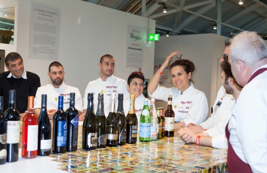 Galleria fotografica






I dolci di Luca Montersino e Gianluca Esposito


















Grana Padano








Luca Montersino, goloso di salute








Ian D'Agata, in piedi, e Fabio Turchetti, protagonisti delle degustazioni








Fontalloro protagonista tra i vini


















Gianluca Esposito, ristorante Italia di Eataly Roma








Moreno Cedroni, Madonnina del Pescatore a Senigallia (Ancona)








Arcangelo Dandini, L'Arcangelo, Roma Prati








Ugo Alciati, Guido a Serralunga d'Alba (Cuneo)








Da sinistra: Ugo Alciati, Moreno Cedroni, Nicola Farinetti, Arcangelo Dandini, Luca Montersino e Gianluca Esposito. Nascosto, Massimo Sola








Alessandra Rotondi, Paolo Marchi, Helmuth Koecher


















Il vitello tonnato di Ugo Alciati








Il Baccalà con salsa di cardamomo, rosa e finocchio di Moreno Cedroni








Luca Montersino e Ugo Alciati








Il Pollo alla romana di Arcangelo Dandini








Moreno Cedroni








Acqua Panna e S.Pellegrino








Claudio Ceroni da Birra Moretti








Emanuele Scarello, Agli Amici, Godia (Udine)








Heinz Beck, La Pergola, Roma








Marianna Vitale, Sud, Quarto (Napoli)








Beck in posa








Marianna Vitale, Heinz Beck, Massimo Sola, Emanuele Scarello e Gianluca Esposito








Alessandra Rotondi, Paolo Marchi, Helmut Koecher, Claudio Ceroni








Marianna Vitale...








... e la sua Cheese cake di baccalà profumato al finocchietto con ceci, pomodori confit e buccia di limone








Il Pollo, patate, limone e caffè di Emanuele Scarello













Il Tonno grigliato con gelatina di vitello alle erbe di Heinz Beck








Birra Moretti








In primo piano, Cinzia Benzi di Magenta Bureau








Nicola Trabucchi e il Falerno








Helmuth Köcher


















Francesco Apreda, Imago dell'Hotel Hassler, Roma








Elisa Pella di Magenta Bureau e Davide Scabin, Combal.zero, Rivoli (Torino)








Scabin con Daria Abbondi di Magenta Bureau








Il Cous cous al curry indiano, abbacchio alla brace inversa e fluido di pasta al pomodoro di Francesco Apreda








Davide Scabin


















Davide Scabin, Marco Stabile e Francesco Apreda























Gli Gnocchi alla romanara di Davide Scabin








Il Vitello Palamitè di Marco Stabile








Manuel e Christian Costardi, Cinzia di Vercelli








Cristina Bowerman, Glass Hostaria, Roma








Alice Delcourt, Erba Brusca, Milano








Il Polletto Borgogna di Cristina Bowerman








Il Cous Cous primavera con cipolle bruciate, formaggio di capra, pistacchi e menta di Alice Delcourt










