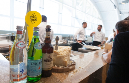 Galleria fotografica






I dolci di Luca Montersino e Gianluca Esposito


















Grana Padano








Luca Montersino, goloso di salute








Ian D'Agata, in piedi, e Fabio Turchetti, protagonisti delle degustazioni








Fontalloro protagonista tra i vini


















Gianluca Esposito, ristorante Italia di Eataly Roma








Moreno Cedroni, Madonnina del Pescatore a Senigallia (Ancona)








Arcangelo Dandini, L'Arcangelo, Roma Prati








Ugo Alciati, Guido a Serralunga d'Alba (Cuneo)








Da sinistra: Ugo Alciati, Moreno Cedroni, Nicola Farinetti, Arcangelo Dandini, Luca Montersino e Gianluca Esposito. Nascosto, Massimo Sola








Alessandra Rotondi, Paolo Marchi, Helmuth Koecher


















Il vitello tonnato di Ugo Alciati








Il Baccalà con salsa di cardamomo, rosa e finocchio di Moreno Cedroni








Luca Montersino e Ugo Alciati








Il Pollo alla romana di Arcangelo Dandini








Moreno Cedroni








Acqua Panna e S.Pellegrino








Claudio Ceroni da Birra Moretti








Emanuele Scarello, Agli Amici, Godia (Udine)








Heinz Beck, La Pergola, Roma








Marianna Vitale, Sud, Quarto (Napoli)








Beck in posa








Marianna Vitale, Heinz Beck, Massimo Sola, Emanuele Scarello e Gianluca Esposito








Alessandra Rotondi, Paolo Marchi, Helmut Koecher, Claudio Ceroni








Marianna Vitale...








... e la sua Cheese cake di baccalà profumato al finocchietto con ceci, pomodori confit e buccia di limone








Il Pollo, patate, limone e caffè di Emanuele Scarello













Il Tonno grigliato con gelatina di vitello alle erbe di Heinz Beck








Birra Moretti








In primo piano, Cinzia Benzi di Magenta Bureau








Nicola Trabucchi e il Falerno








Helmuth Köcher


















Francesco Apreda, Imago dell'Hotel Hassler, Roma








Elisa Pella di Magenta Bureau e Davide Scabin, Combal.zero, Rivoli (Torino)








Scabin con Daria Abbondi di Magenta Bureau








Il Cous cous al curry indiano, abbacchio alla brace inversa e fluido di pasta al pomodoro di Francesco Apreda








Davide Scabin


















Davide Scabin, Marco Stabile e Francesco Apreda























Gli Gnocchi alla romanara di Davide Scabin








Il Vitello Palamitè di Marco Stabile








Manuel e Christian Costardi, Cinzia di Vercelli








Cristina Bowerman, Glass Hostaria, Roma








Alice Delcourt, Erba Brusca, Milano








Il Polletto Borgogna di Cristina Bowerman








Il Cous Cous primavera con cipolle bruciate, formaggio di capra, pistacchi e menta di Alice Delcourt













Da sinistra, Claudio Ceroni, Christian e Manuel Costardi, Cristina Bowerman, Alice Delcourt





