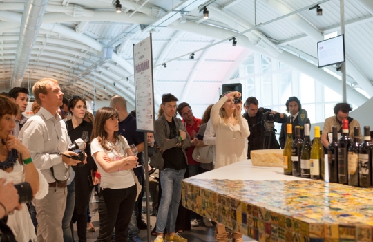 Galleria fotografica






I dolci di Luca Montersino e Gianluca Esposito


















Grana Padano








Luca Montersino, goloso di salute








Ian D'Agata, in piedi, e Fabio Turchetti, protagonisti delle degustazioni








Fontalloro protagonista tra i vini


















Gianluca Esposito, ristorante Italia di Eataly Roma








Moreno Cedroni, Madonnina del Pescatore a Senigallia (Ancona)








Arcangelo Dandini, L'Arcangelo, Roma Prati








Ugo Alciati, Guido a Serralunga d'Alba (Cuneo)








Da sinistra: Ugo Alciati, Moreno Cedroni, Nicola Farinetti, Arcangelo Dandini, Luca Montersino e Gianluca Esposito. Nascosto, Massimo Sola








Alessandra Rotondi, Paolo Marchi, Helmuth Koecher


















Il vitello tonnato di Ugo Alciati








Il Baccalà con salsa di cardamomo, rosa e finocchio di Moreno Cedroni








Luca Montersino e Ugo Alciati








Il Pollo alla romana di Arcangelo Dandini








Moreno Cedroni








Acqua Panna e S.Pellegrino








Claudio Ceroni da Birra Moretti








Emanuele Scarello, Agli Amici, Godia (Udine)








Heinz Beck, La Pergola, Roma








Marianna Vitale, Sud, Quarto (Napoli)








Beck in posa








Marianna Vitale, Heinz Beck, Massimo Sola, Emanuele Scarello e Gianluca Esposito








Alessandra Rotondi, Paolo Marchi, Helmut Koecher, Claudio Ceroni








Marianna Vitale...








... e la sua Cheese cake di baccalà profumato al finocchietto con ceci, pomodori confit e buccia di limone








Il Pollo, patate, limone e caffè di Emanuele Scarello













Il Tonno grigliato con gelatina di vitello alle erbe di Heinz Beck








Birra Moretti








In primo piano, Cinzia Benzi di Magenta Bureau








Nicola Trabucchi e il Falerno








Helmuth Köcher


















Francesco Apreda, Imago dell'Hotel Hassler, Roma








Elisa Pella di Magenta Bureau e Davide Scabin, Combal.zero, Rivoli (Torino)








Scabin con Daria Abbondi di Magenta Bureau








Il Cous cous al curry indiano, abbacchio alla brace inversa e fluido di pasta al pomodoro di Francesco Apreda








Davide Scabin


















Davide Scabin, Marco Stabile e Francesco Apreda























Gli Gnocchi alla romanara di Davide Scabin








Il Vitello Palamitè di Marco Stabile








Manuel e Christian Costardi, Cinzia di Vercelli








Cristina Bowerman, Glass Hostaria, Roma








Alice Delcourt, Erba Brusca, Milano








Il Polletto Borgogna di Cristina Bowerman








Il Cous Cous primavera con cipolle bruciate, formaggio di capra, pistacchi e menta di Alice Delcourt













Da sinistra, Claudio Ceroni, Christian e Manuel Costardi, Cristina Bowerman, Alice Delcourt













In primo piano, Claudia Orlandi di Magenta Bureau








Il Risotto alla carbonara dei Costardi













Luciano Monosilio, Pipero al Rex, Roma








Marco Stabile, Ora d'Aria, Firenze













Fabrizio Ferrari, Al Porticciolo 84, Lecco








Alessandro Roscioli, Roscioli, Roma








Hadj Hassen Nabil, Roscioli, Roma








Alessandro Roscioli, Luciano Monosilio, Hadj Hassen Nabil: i 3 carbonari








Gennaro Esposito, La Torre del Saracino, Vico Equense (Napoli)








Baccalà con le sue trippe, zuppetta di fagioli di Controne e broccoli “foglia d’olivo” di Gennaro Esposito








Il Cous cous del pescatore di Fabrizio Ferrari








Luciano Monosilio, Alessandro Roscioli, Fabrizio Ferrari, Gennaro Esposito, Massimo Sola








I vini scelti da Helmuth Koecher per il gran finale





