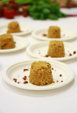 Galleria fotografica






L'assessore comunale Franco D'Alfonso, il curatore di Identità Golose Paolo Marchi, Viviana Varese di Alice e Alfredo Zini di Confcommercio e dei Ristoratori milanesi








Viviana Varese, ristorante Alice, al mercato Zara








Cristina Aromando, Aromando Bistrot, mercato Fusina








Mercato Ferrara: Massimo Masuelli dell’omonima trattoria storica di viale Umbria








Maurizio Di Prima di Nassa Osteria, mercato Rombon








 Mercato Morsenchio, Tronconi e Traversone, Trattoria del Nuovo Macello e Cucina dei Frigoriferi Milanesi








Giuseppe Zen, Mangiari di strada


















La Lanzarda di Maurizio Di Prima, chef di Nassa Osteria, sabato al mercato Rombon








Riccardo Orfino di Ladybu con Pedol, storico pescivendolo di Wagner

























