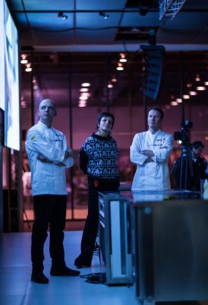 Galleria fotograficaAssalto a Kobe DesramaultsEmilie Rey ed Eric Pras: coppia dolce"Percorsi" di Gianluca Fusto: doppia presentazione del libro, doppi applausiThe Fat Duck Trio: 5 anni dopo Heston Blumenthal, il ristorante di Bray torna sul palco milanese con James Petrie, Jonny Lake e Hideko KawaHeinz Beck e il suo braccio armato dolce Giuseppe AmatoMassimiliano Alajmo: J come PjizzaFabio Barbaglini, Ezio Santin e Massimiliano Alajmo: dietro al maestroI fratelli Castanho: l'Amazzonia di Belem&nbsp;Rafa Pe&ntilde;a e il suo aiutante: giovent&ugrave; catalanaFrancesca Barberini, Andrea Petrini, Bertrand Gr&eacute;baut e Theo DanyAngel Leon, il pesce alle Colonne d'ErcoleGiulia Corradetti, Magnus Nilsson e Lisa MarchesiRyan Clift: il cocktail-pairingCarlo Cracco e Matteo Baronetto: le basi dell'acidoOscar Farinetti e Clement VachonMassimo Bottura. Sullo sfondo, Davide Di Fabio&nbsp;Il giubilo di Dominique PersooneDavide Scabin e il suo secondo Giuseppe RambaldiTonino Cannavacciuolo e Gennaro EspositoPieter LonnevilleNella selva di arti, Gert De MangeleerGianluca Fusto, spettatore del Dossier DessertIrina Freguia e Ivan CrispoMaxime Meilleur: superlativoLo squadrone del Coq di Lorenzo CogoClaudio CeroniA sinistra, si riconosce Giuliano BadessariDaniel Humm e Stefano VeglianiPietro Zito e Paolo Marchi: le genesi del rispetto