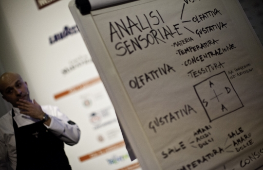 Galleria fotograficaDa sinistra, Massimiliano Alajmo delle Calandre di Rubano (Padova), Corrado Assenza&nbsp;del Caff&egrave; Sicilia di Noto (Siracusa) e Aimo Moroni del Luogo di Aimo e Nadia a MilanoUn sorridente Moreno Cedroni, cuoco della Madonnina del Pescatore di Senigallia (Ancona)A sinistra Paolo Marchi, a destra Claudio Ceroni. I due vertici di Identit&agrave; GoloseRoberto Restelli, a lungo curatore dell'edizione italiana della Guida MichelinLuciana Bianchi, giornalista italo-brasilianaGiuliano Baldessari, sous chef delle Calandre di Rubano,&nbsp;Padova; Alfredo Pratolongo, direttore comunicazione e affari istituzionali Heineken Italia e Paolo MarchiRodrigo Oliveira, cuoco paulista del Mocot&ograve;Pausa caff&egrave; allo spazio LavazzaDa sinistra, il giornalista Stefano Vegliani, il cuoco Carlo Cracco e il suop sous chef Matteo BaronettoMassimo Bottura dell'Osteria Francescana di Modena e Matteo Baronetto del ristorante Cracco di MilanoIl giornalista Gabriele Zanatta con Riccardo Monco e Italo Bassi, chef dell'Enoteca Pinchiorri di FirenzeRoberto ed Enrico (Bobo e Chicco) Cerea del ristorante Da Vittorio di Brusaporto (Bergamo)Alessandra Rotondi, sommelier romana di stanza a New YorkMatteo e Camilla Lunelli di Cantine Ferrari premiano i fratelli CereaGiulia Corradetti di Identit&agrave; Golose e Davide Scabin, chef del Combal.Zero di Rivoli, TorinoPremiati Oleifici Barbera premia Missy Robbins, cuoca americana di A Voce a New York. A destra, Paolo MarchiIl giornalista Andrea PetriniRosita Dassisti e Claudio Ceroni&nbsp;di Magenta BureauDi spalle, Marco Bolasco, direttore editoriale di Slow Food e Paolo Lopriore, cuoco del Canto di SienaChiara Quaglia e Piero Gabrieli di Molino Quaglia premiano il "pizzaiolo" Simone Padoan de I Tigli di San Bonifacio a VeronaMassimo Bottura, Osteria Francescana, ModenaEnzo Vizzari, direttore delle Guida ai Ristoranti Espresso e Paolo MarchiSulla sedia il pastaio Giovanni Assante, a terra il cuoco paulista Alex Atala con la sommelier Alessandra RotondiClaudio Ceroni e Paolo Marchi rendono omaggio ad Alessandra Piazzoni, colonna di Magenta BureauPaolo Marchi stretto tra la collega Livia Chiriotti e l'agronomo di Valhrona&nbsp;Jean-Fran&ccedil;ois DargeinFr&eacute;d&eacute;ric Bau,&nbsp;ma&icirc;tre p&acirc;tissier di ValhronaRen&eacute; Redzepi, chef del Noma di CopenaghenLa giornalista Livia Chiriotti con Luca Lacalamita, giovane pasticcere dell'Enoteca Pinchiorri di FirenzeHeinz Beck, chef della Pergola di RomaPaolo Marchi premia Missy Robbins e Claudio Sadler del ristorante Sadler di Milano