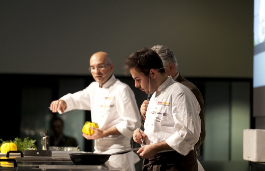 Galleria fotografica






Attovagliati a Identità di Sala, Mariella Cedroni e Massimo Bottura








Renato Bosco








Seconda edizione di Identità di Pizza








Lello Ravagnan da Chirignago








Beppe Palmieri, glocal di sala













Rossella Gardini, Gianluca Biscalchin, Roberta Schira e Paolo Marchi








Rossella Gardini








Gianluca Biscalchin, Gianluca Fusto e Carla Icardi








Sotto i cioccolatini, Cristina Viggè








Gianluca Biscalchin, presentatore di Identità Libri








Camilla Baresani, Viviana Varese e Fiorenza Auriemma








Sandra Ciciriello, passione ittica








Camilla Baresani, Licia Granello e Maida Mercuri








Gianluca Biscalchin e Andrea Vitali








Francesco Apreda








Francescon Apreda e Antonio Paolini








Paolo Marchi presenta la sua ultima fatica editoriale








Il team di Guido Tommasi, presente con due titoli: Pan'Ino e Cucina di Roma e del Lazio








Leonardo Romanelli








 Cinzia Benzi, musa del Sauternes con Laura Di Cosimo








Simone Salvini e Marco Bianchi








Matteo Baronetto, 18 anni di pasta da Cracco 








Roberto Petza: la pasta e la Sardegna








Assaggi everywhere








Domenico Della Salandra, colonna in cucina








Fran Rizzuti, pasta lucana








Christian Milone, democrazia della pasta








Eleonora Cozzella tira le fila della giornata della pasta. A destra, Anthony Genovese








Davide Scabin, lasagne spaziali








Riccardo Felicetti e Alessandro Gilmozzi








Luciano Monosilio: carbonaro fino al midollo








Simone Salvini e Lisa Casali








Luigi Taglienti: c'è dell'aglio nell'acqua di cottura








Virgilio Martinez e l'ombra di Federico De Cesare Viola, presentatore dalla sala a Identità Naturali








Lisa Casali, presentatrice di Identità Naturali








Marta Grassi, il tempo delle mele








Nicola Portinari e Lisa Casali








Pier Giorgio Parini








Niko Romito








Rodrigo De La Calle








Roberto Petza: pasta e Sardegna








Davide Groppi e la luce come ingrediente








Josep Roca, il vertice di sala del Celler








Alessandro Pipero, maitre Re Mida: quel che tocca diventa stellato (Michelin)








Mise en place nella sala








Federico De Cesare Viola, tessitore della giornata di Identità di Sala








Raffaele Alajmo








Petza con Giuseppe Carrus, co-presentatore della giornata di Identità Sarde








 Umberto Giraudo e Marco Reitano, le colonne della Pergola








Elio Sironi e Gilberto Arru, co-presentatore di giornata








Antonio Santini, leader maximo di sala








Piero Gabrieli e Corrado Assenza








Pizze, pizze, pizze








Corrado Assenza, Francesca Barberini e Simone Padoan








Franco Cazzamali, macellaio prestato alla pizza








Franco Pepe e Francesca Barberini








Manuele Senis e Mario Tirotto, nuove leve sarde








Francesco Salvo, pizza dal Vesuvio, relatore a Identità col fratello Salvatore








Massimo Giovannini, a Identità con Andrea Mattei: pizza e focaccia tra presente e futuro








Lello Ravagnan





