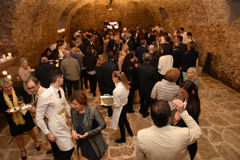 Photogallery
















Gianluca Galimberti, sindaco di Cremona



















Stefano Cerveni al lavoro














Il grande Romano Tamani









Iginio Massari









Christophe Sanchez al microfono









Fabio Caressa









Edoardo Raspelli














C'era anche Cristina Parodi



















La conferenza stampa col ministro Maurizio Martina






