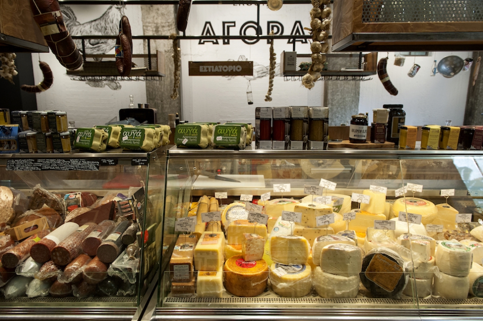 Photogallery






The best olives? Damaskinoelies by Michalis Ainatzoglou. They are as large as plums and come from an ancient variety cultivated in the region of Argo, in the Peloponnesus. Ainatzoglou owns secular olive trees in Kiveri. He leaves the gigantic olives to ripen in salt, following a traditional method; he then rinses them and pasteurises them. Thanks to this process they’re preserved without chemicals. Tel: +30.6977.500810














The Best Olive Oil Award went to Governor, produced in Corfu. The olive groves on the island are renown for their beauty, yet the oil made from them was not good enough and was sold unbottled to overseas buyers. Two young men,Spiros and George Dafnis, have managed to produce an absolutely excellent oil. Tel: +30.266.1075701











