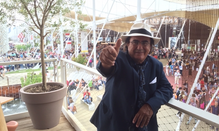 Galleria fotografica






Matteo Renzi, il giorno dell'inaugurazione, a tavola con il ministro Martina e con Massimo Bottura








"E' proprio lui!"








Giuseppe Sala e Francesco Rutelli intervistati da La7 sulla nostra terrazza








Claudio Ceroni di Magenta Bureau, con Sala e Rutelli








Il giornalista Beppe Severgnini








Il Maestro Gualtiero Marchesi, a colloquio con Fabio Abbattista








Giorgio Armani è stato un ospite a sorpresa per il menu di Carlo Cracco








Gianni Morandi al bar di Identità Expo








Danilo Gallinari con Moreno Cedroni








Ribaldone e Bastianich con Elisabetta Serraiotto, responsabile Marketing e Comunicazione del Consorzio Tutela Grana Padano





