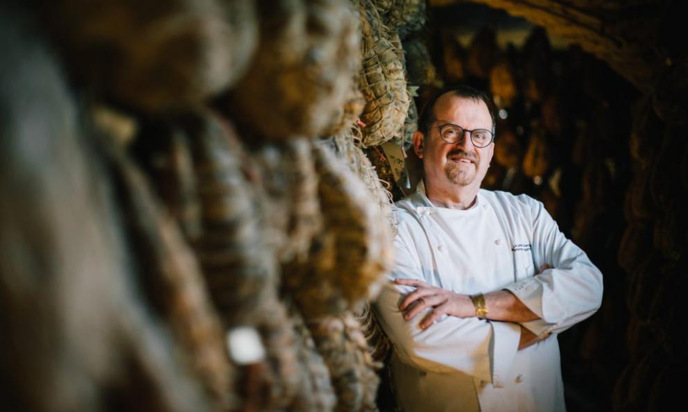 Fette di culatello in cambio di sacchi di plastica: idea di Spigaroli per pulire il Po