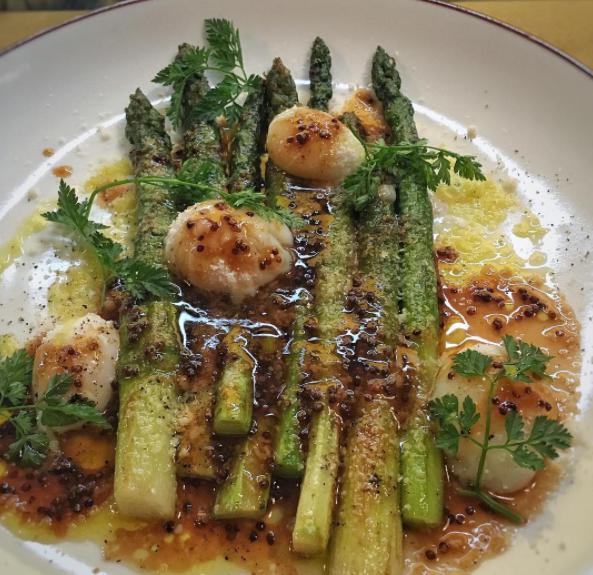 Galleria fotografica






Trippa fritta. Il primo piatto icona del locale









Vitello tonnato. Altro piatto icona









Midollo alla brace. Terzo piatto icona









Uovo morbido, animelle e bietoline all'erba di San Pietro









Ventresca di tonnetto ala lunga alla brace, cipolle agrodolci, capperi e rosmarino









Zucca di Hokkaido in carpione e bagna cauda









Uova di seppia arrostite, tarassaco, cicoria e bottarga di tonno









Baccalà, crema di ceci e cavolo nero









Insalata russa









Cardo gobbo gratinato e uova di aringa affumicate









Terrina di fegatini di pollo, saba e marmellata di cipolle alla menta









Risotto allo zafferano e midollo alla brace









Ravioli ripieni di ricotta di pecora e tarassaco, ricci di mare e erba cipollina









Gnocchi al ragù









Risotto all'aceto invecchiato, tarassaco, cicciolata e pepe nero









Mezze Maniche con pajata









Verdure bollite e bagna cauda









Beccaccia arrosto









Baccalà, lenticchie e pancetta stufata di mora romagnola (autoprodotta)









Granelle di agnello fritte, radicchio di Verona brasato al Valpolicella e salsa al gorgonzola









Frontali di ricciola nel guanciale alla brace, crema di cicerchie e rosmarino









Animelle croccanti, radicchio tardivo confit, cedro candito e liquirizia









Anguilla in carpione al dragoncello









Polenta gialla, salsiccia moretta e verza









Polenta bianca e garusoli al limone









Vignarola: fave, carciofi, lattuga romana, guanciale, cipollotto e pecorino romano






