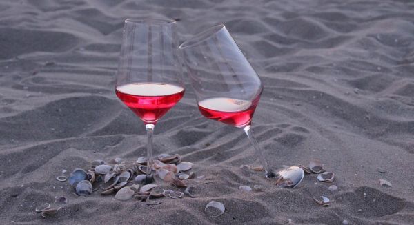 D’estate non rinunciamo ai buoni vini: 12 consigli dai nostri esperti