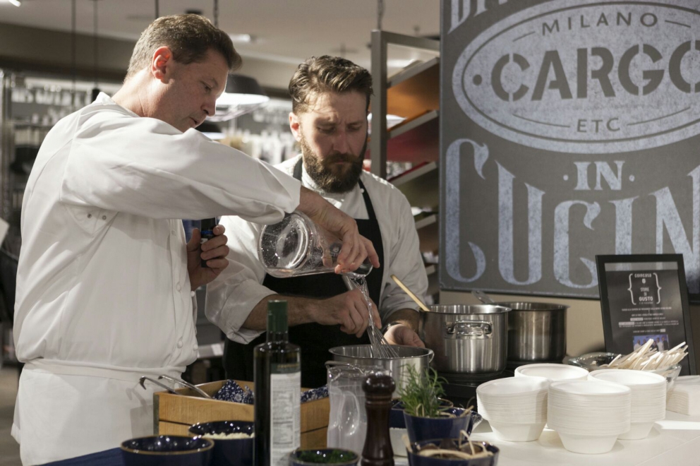 Photogallery






BARI. A curious audience in the Coin store in Via Noicattaro, inside shopping centre Casamassima









BARI. The speakers with Paolo Marchi were Felice Sgarra (in the photo), chef at restaurant Umami in Andria and Vincenzo Del Monaco of Bottega del Monaco in Grottagle (Taranto)









BARI. Felice Sgarra cooked a Cream of black chickpeas from Murgia with red prawn from Gallipoli and raspberry









BERGAMO. Three pillars from the Cerea family spoke at Coin: next to Paolo Marchi, there’s signora Bruna and her children Rossella and Chicco






