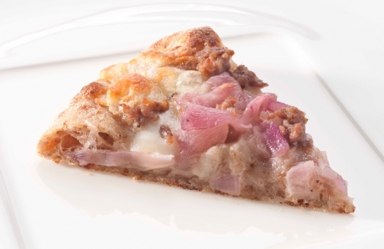 Galleria fotografica






Mezzogiorno in mezzo all’orto, ovvero Crema profumata di latte, radicchio tardivo di Treviso, puntarelle e castraure. Una pizza firmata dal superduo Corrado Assenza, Caffè Sicilia di Noto (Siracusa), e Simone Padoan dei Tigli di San Bonifacio, Verona








Dolce pizza con toma di ragusano e le sue dolci complicità: marmellata di pompelmo rosa e peperoni grigliati canditi. Un'altra soluzione a cavallo tra il dolce e il salato firmata da Corrado Assenza e Simone Padoan





