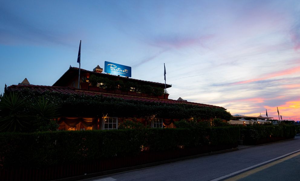 La clientela prima di tutto al Bistrot di Forte di Marmi, in Versilia