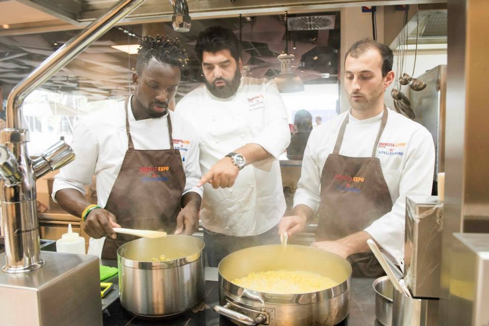 Galleria fotografica






Una grande squadra








Con Domenico Schingaro, suo fidato secondo








Con il vecchio amico Ugo Alciati








A colloquio con Niko Romito








Al lavoro con Carlo Cracco








Si pianifica con Davide Scabin








Con Moreno Cedroni al pass








Joe Bastianich in visita in cucina








Tutti raccolti intorno ad Andrea Berton








Uno dei molti menu firmati da Ribaldone





