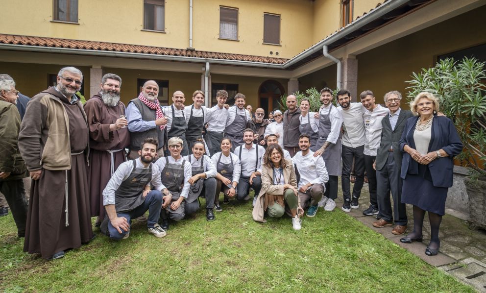 La cucina dei Giovani Talenti a servizio dei bisognosi: che successo il pranzo benefico di Opera San Francesco
