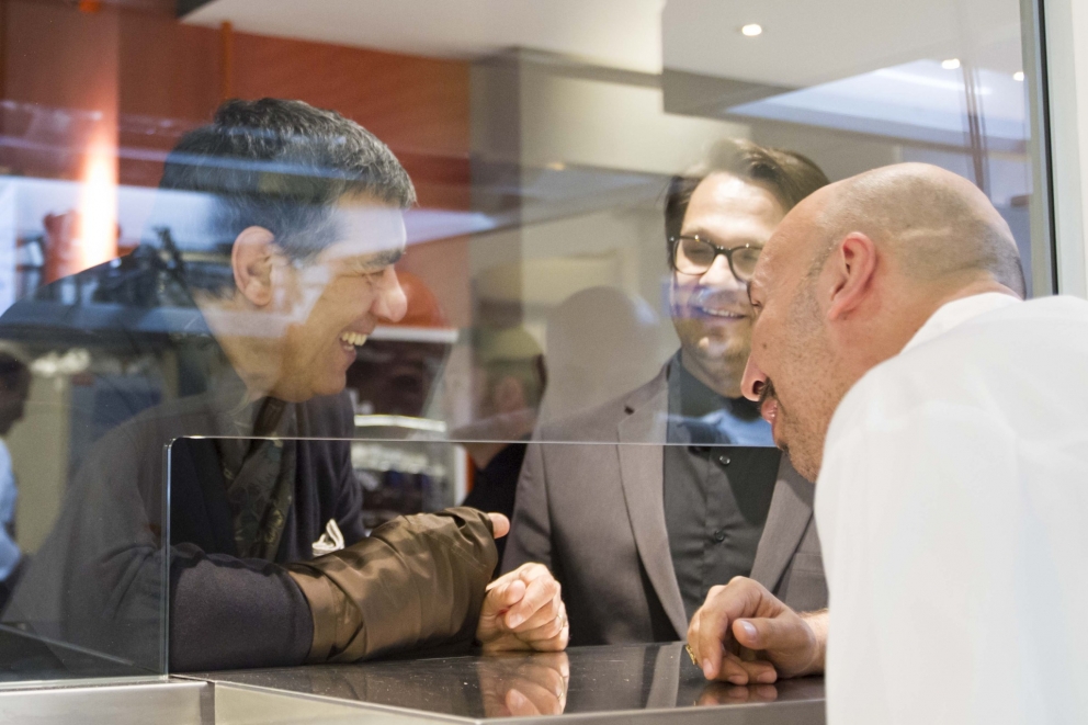 Galleria fotografica






Una grande squadra








Con Domenico Schingaro, suo fidato secondo








Con il vecchio amico Ugo Alciati








A colloquio con Niko Romito








Al lavoro con Carlo Cracco








Si pianifica con Davide Scabin








Con Moreno Cedroni al pass








Joe Bastianich in visita in cucina








Tutti raccolti intorno ad Andrea Berton








Uno dei molti menu firmati da Ribaldone








Antonino Cannavacciuolo dirige le operazioni








A lezione da Pino Cuttaia








Girl Power: Alice Delcourt e Cristina Bowerman








Da sinistra: Pasquale Torrente, Matias Perdomo, Domenico Schingaro e Simon Press





