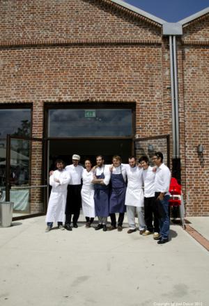 Galleria fotograficaPaolo Casanova, chef padrone di casa del Dopolavoro
Sullo sfondo, il nippo-brasiliano Roberto Okabe, protagonista con i maki in versione rubitt
La Lingua cotta in due modi di Eugenio Roncoroni e Beniamino Nespor del ristorante Al MercatoProve generali della Brass Jazz Band
L'Anguria con quartirolo e menta di Alice Delcourt, chef dell'Erba BruscaDegustazione di rubitt
Acqua Panna e S.Pellegrino e Birra Moretti, sponsor della maratona insieme a Lavazza, Inoxpi&ugrave;, San Bitter e Macelleria Annunciata
Cesare Battisti, il "padre" dei rubitt: al Ratan&agrave;, Battisti propone da sempre le "piccole cose di pregio" all'ora dell'aperitivo
&nbsp;Il Panino con lampredotto in due bocconi: il rubitt &egrave; a firma Roncoroni&Nespor
La Tartare di vitello sanato con bottarga, uova di trota e topinambur croccante di Cesare Battisti. La splendida carne &egrave; della Macelleria Annunciata di Milano
Maratona a suon di jazz
La Frittura di schie su polentina mediterranea di Paolo Casanova
Uno dei tre dolci rubitt del pasticciere Luca De Santi: il Biscotto bretone croccante con albicocca marinata al lime e cremoso allo yogurt. De Santi ha anche firmato la merenda del pomeriggio con biscotti e gelatine.
La lavagna del Dopolavoro con il Menu Rubitt
Un'esterna dell'HangarBicocca
Maki Selection by Roberto Okabe e Gustavo YoungI cooking show svolti durante la maratona: ogni chef ha spiegato segreti e passaggi di ciascuna sua piccola creazioneLe Uova in salamoia di Roncori e Nespor
&nbsp;Lo Scottadito di Cesare Battisti
Degustazione di rubitt
Pomeriggio al Dopolavoro
Eugenio Roncoroni e Paolo CasanovaRubitt
Alice Delcourt, volto femminile della maratona rubitt
