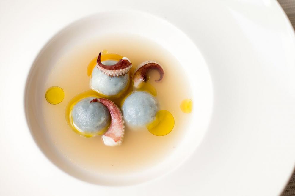 Photogallery






Carciofo, artichoke, a brilliant dish based on contrasts









Mare & terra is a tourbillon of flavours: lobster, tuna, caviar, oyster and seaweeds with aubergine, tomato, onion, beetroot, chilly pepper, lettuce, ginger and lemon. Freshness, Mediterranean Sea, iodine, spices






