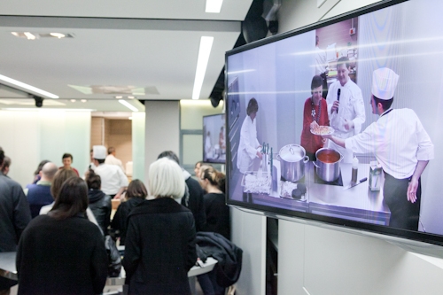 Galleria fotografica






Il nuovo ConviviumLab








Lola Torres e Maria Letizia Basani, due delle docenti del ConviviumLab








ConviviumLab, il nuovo progetto di Arte del Convivio e Identità Golose








Chicco Cerea anima la prima giornata di open day








Cooking show in preparazione








Da sinistra, Paolo Marchi, Chicco Cerea e il suo stretto collaboratore Paolo Rota








Il pubblico assiste al cooking show di Chicco Cerea








Cerea alla postazione Inoxpiù








I golosissimi paccheri








La postazione regia che coordina le riprese delle tre telecamere computerizzate








Chicco Cerea e Paola Valeria Jovinelli








La visione della sala








Il pubblico all'open day








L'atrio del ConviviumLab








Francesca Barberini presenta un cooking show di Chicco Cerea





