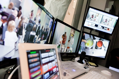 Galleria fotografica






Il nuovo ConviviumLab








Lola Torres e Maria Letizia Basani, due delle docenti del ConviviumLab








ConviviumLab, il nuovo progetto di Arte del Convivio e Identità Golose








Chicco Cerea anima la prima giornata di open day








Cooking show in preparazione








Da sinistra, Paolo Marchi, Chicco Cerea e il suo stretto collaboratore Paolo Rota








Il pubblico assiste al cooking show di Chicco Cerea








Cerea alla postazione Inoxpiù








I golosissimi paccheri








La postazione regia che coordina le riprese delle tre telecamere computerizzate








Chicco Cerea e Paola Valeria Jovinelli








La visione della sala








Il pubblico all'open day








L'atrio del ConviviumLab








Francesca Barberini presenta un cooking show di Chicco Cerea








Il rimando sui monitor in sala








Le preparazioni





