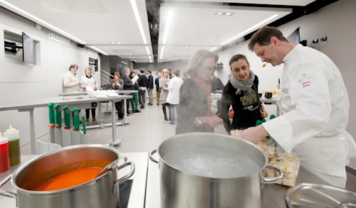 Galleria fotografica






Il nuovo ConviviumLab








Lola Torres e Maria Letizia Basani, due delle docenti del ConviviumLab








ConviviumLab, il nuovo progetto di Arte del Convivio e Identità Golose








Chicco Cerea anima la prima giornata di open day





