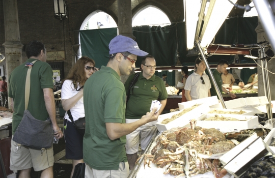 Galleria fotograficaLa regata segue un percorso di 12 miglia, dal Lido di Venezia all'Isola di San Giorgio
&nbsp;La regata in corso