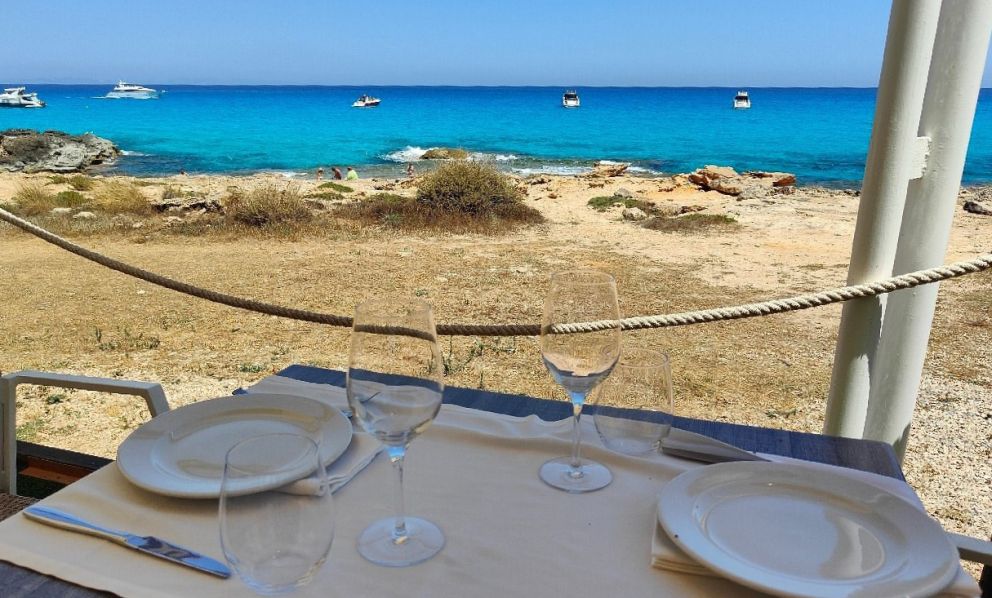 Formentera, un paradiso che cambia volto ma dove si può ancora mangiare bene