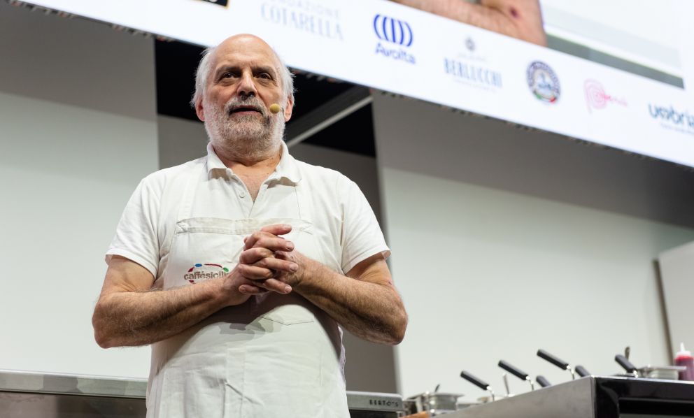 Contro la guerra e l'ombra del caporalato: il manifesto politico di Corrado Assenza