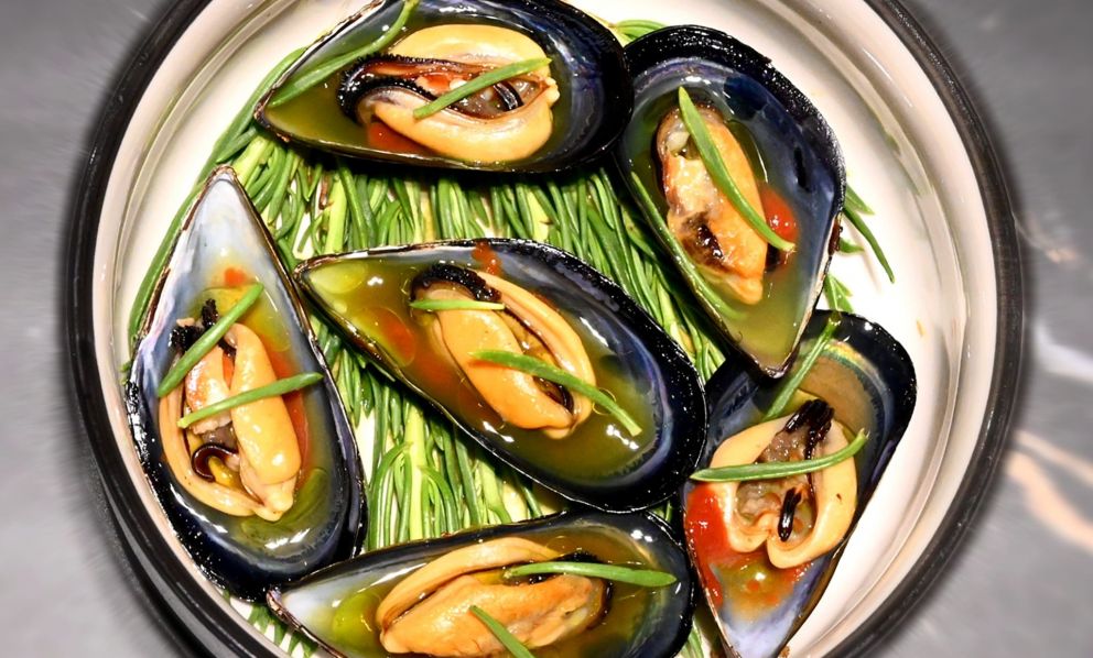 Dalla padella alla brace: le cozze scoppiate di Ganzirri secondo Giacomo Caravello