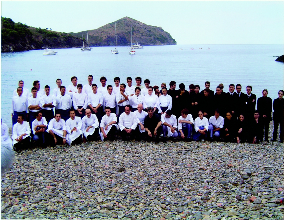 Galleria fotografica






Loretta Fanella con Albert e Ferran Adrià









Terry Giacomello e Ferran Adrià a Identità Milano 2006 (foto Sandra Salerno)









Una foto d'antan di Adrià con Moreno Cedroni









Ferran Adrià e Stefano Baiocco









Luca Lacalamita con Ferran Adrià









Lacalamita con Juli Soler, l'uomo di sala (e non solo: era l'alter ego di Ferran) de elBulli. E' deceduto nel luglio di due anni fa






