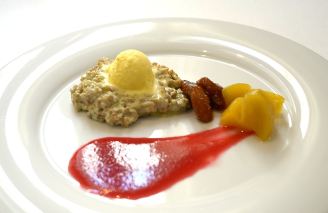 Galleria fotografica






Baccalà Giraldo, patate di Nardò e olive Leccine di Andrea Ribaldone









Cialledda, ventresca di tonno rosso Balfegò con quintessenza prima di origano di Domenico Schingaro









Sedanino di grano arso con crema di peperoni gialli, salsiccia a punta di coltello di Altamura croccante e ricotta leggermente acidula di Pietro Zito









Ricciola candita, insalata di ceci, limoni e olive di Paolo Rota









Finto hamburger di agnello Varvara, alici, salsa all'olio di oliva monocultivar coratina Muraglia e agrumi di Cristina Bowerman









Saltimbocca alla Martina Franca style, by Combal.Zero di Davide Scabin






